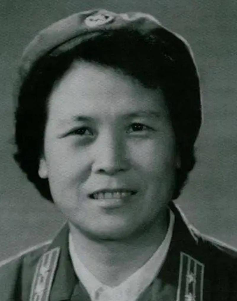 她曾参加八路军,嫁给了邱会作,1978年被开除党籍,撤销一切职务_胡敏