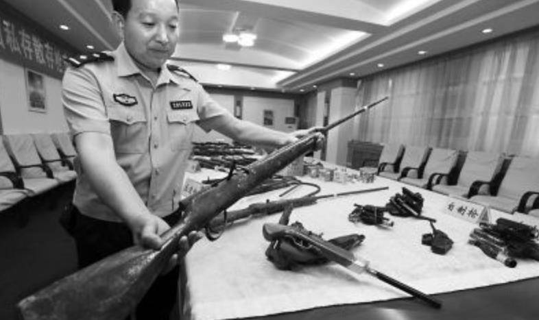 只要找到王伟,把枪对着他扣动扳机,一切就都结束了.