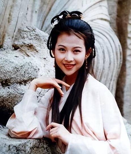 著名女星,替母还债被富豪圈养,今嫁给爱情甜蜜幸福_蔡少芬_母亲_张晋