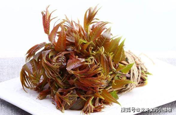 藜不仅味道甘美,而且还具有多种药用功效,被誉为"野菜中的补品".