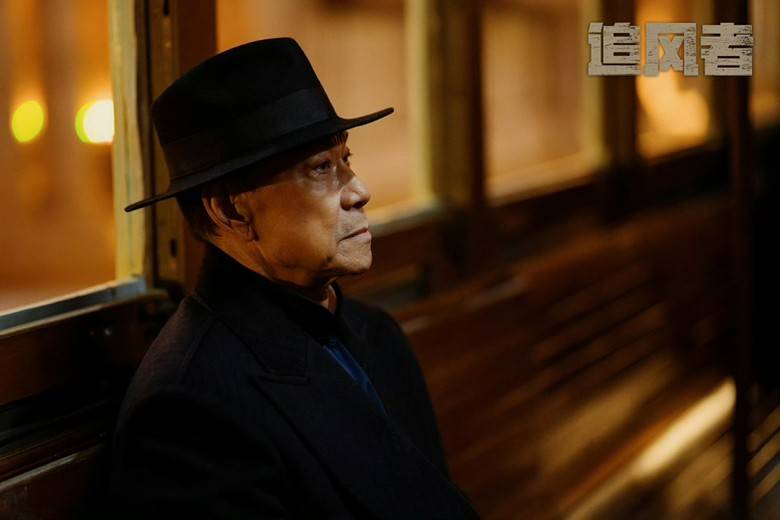 生死关头小伙秒变甩锅天才救自己一命