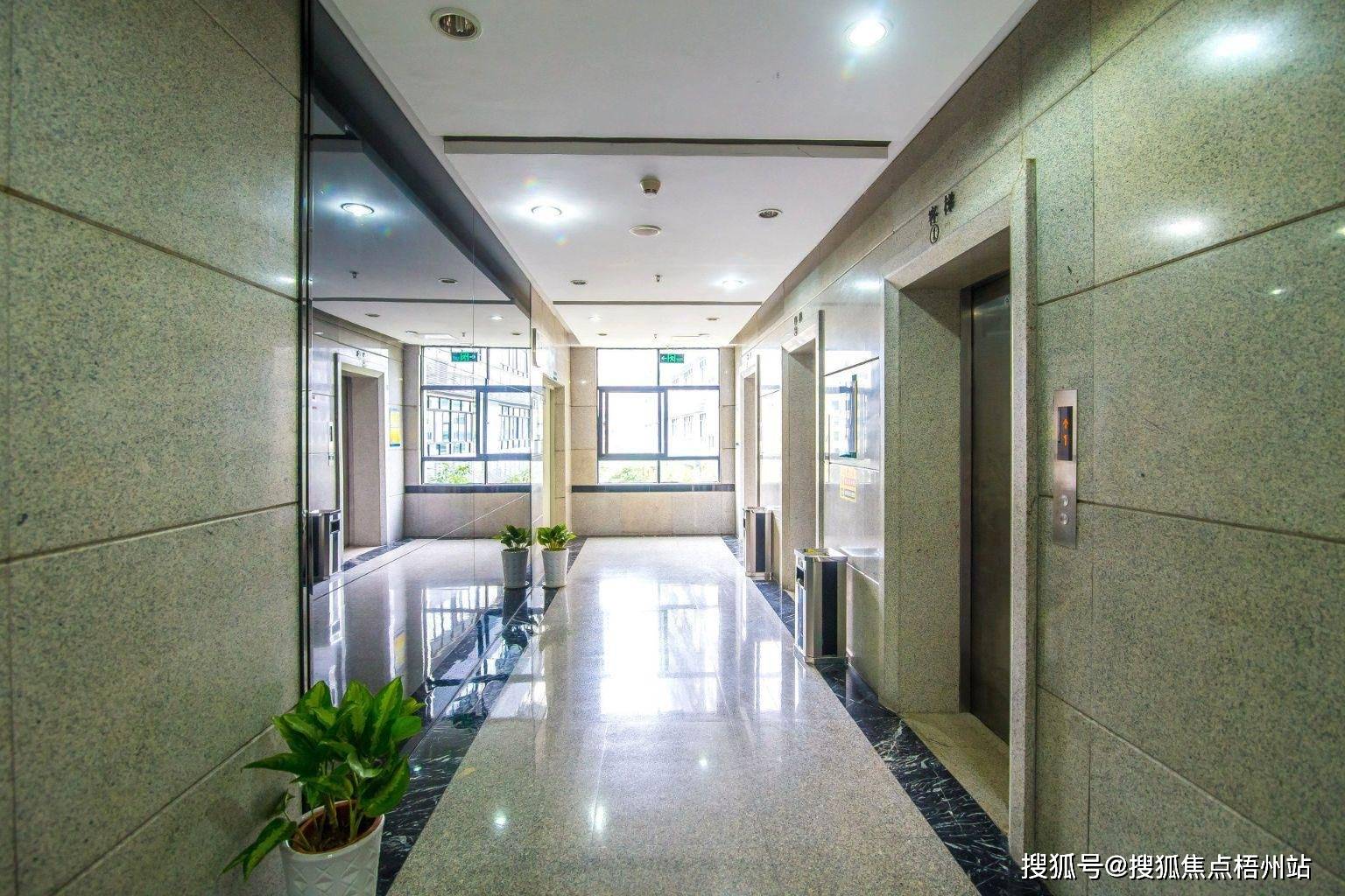 深圳天汇大厦租120人独立办公室精装修带家具交通便利可注册