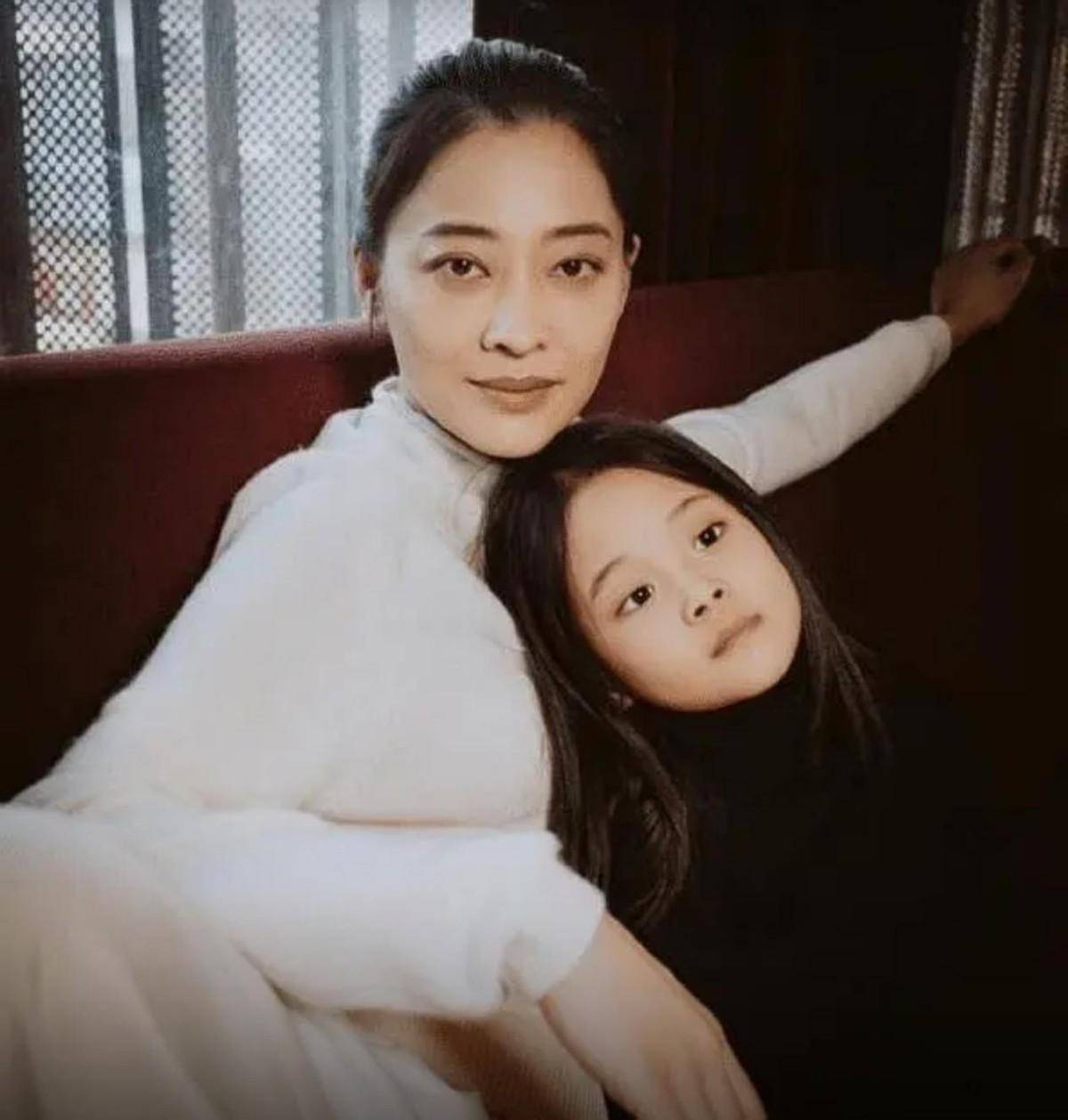 完美避开妈妈高颜值基因梅婷女儿与宋佳拍戏气质与梅婷差半截