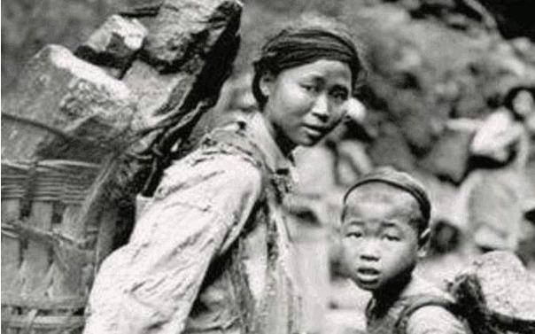 而千刀万剐就是当时社会最可怕的死法,千刀万剐就是凌迟处死,凌迟之行