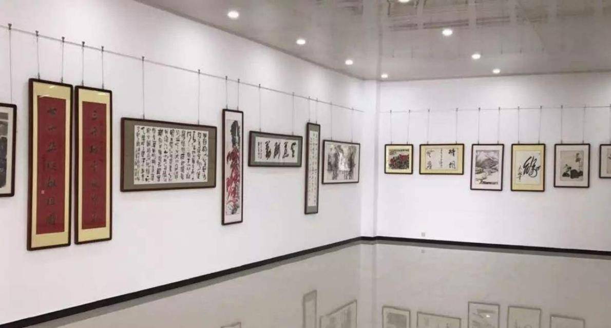 花20万买回9000张没人要的画41年后却因其身价过亿凭啥