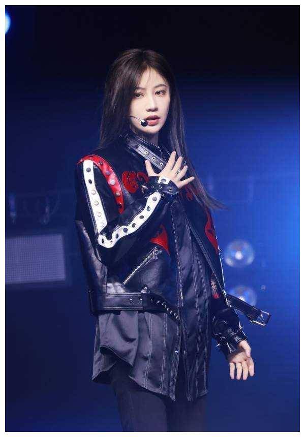 snh48成员袁一琦举办音乐会感恩新歌首唱感谢忠实粉丝的支持