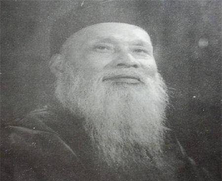 第五位是王子平,河北沧州人.他既是一位伤科医生,也是一位武术家.