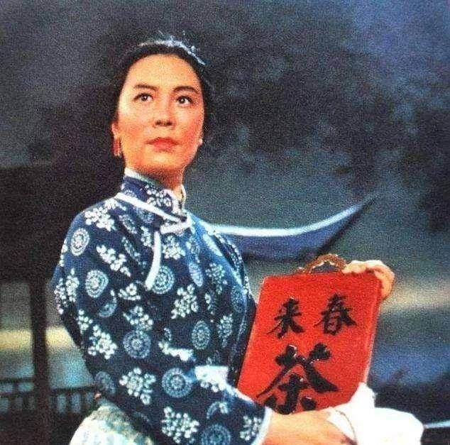 京剧名家赵燕侠的"阿庆嫂"也很好不次于洪雪飞,传统戏功底深厚