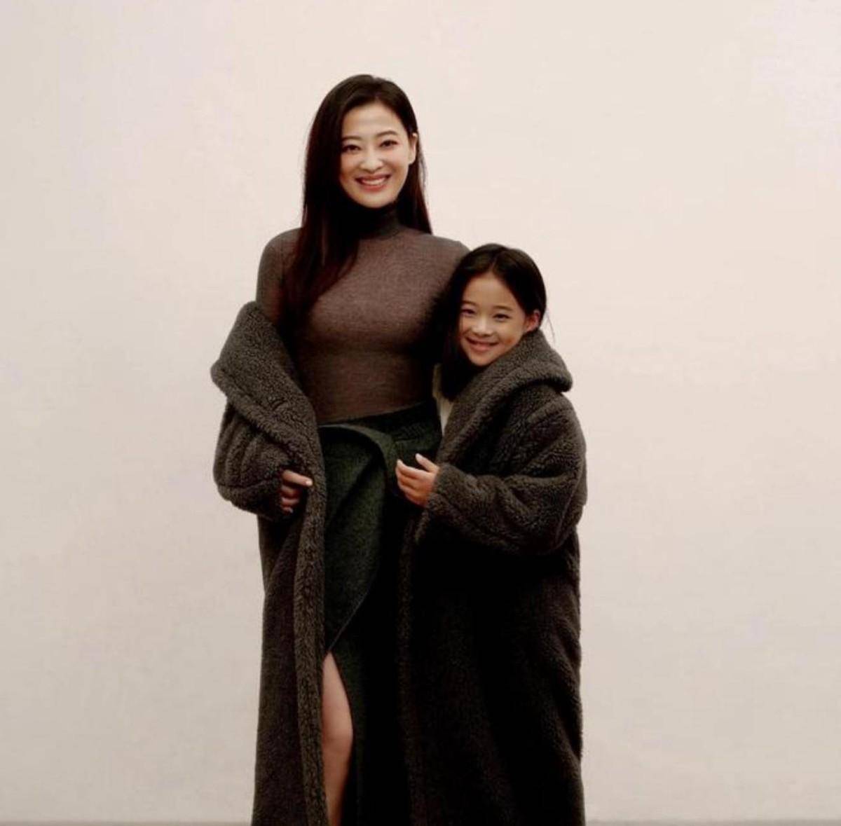 完美避开妈妈高颜值基因梅婷女儿与宋佳拍戏气质与梅婷差半截