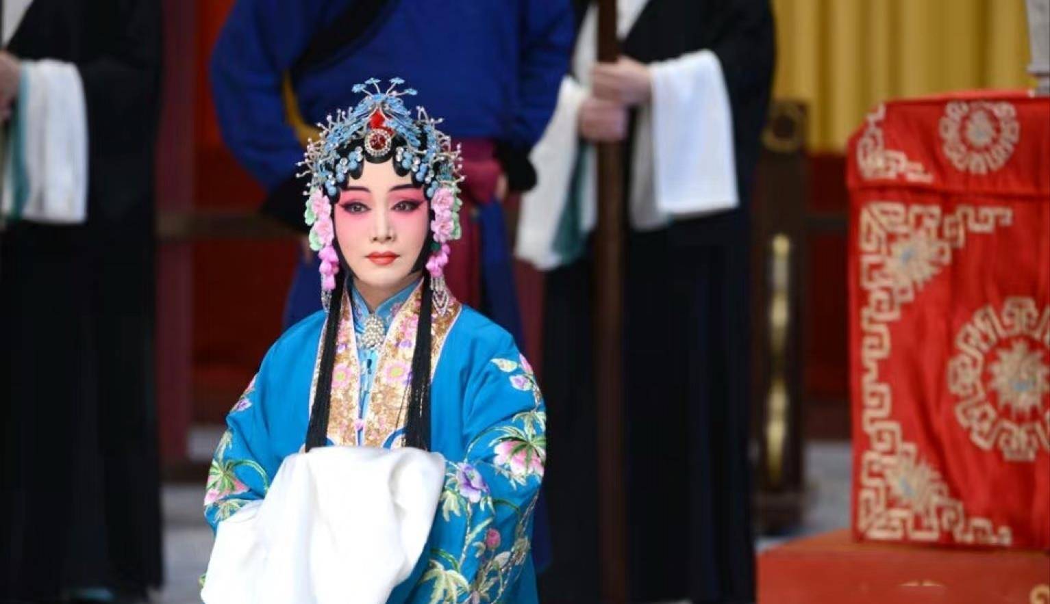而刘桂娟老师我认为最好的作品还是《陈三两爬堂》,这出戏是李世济