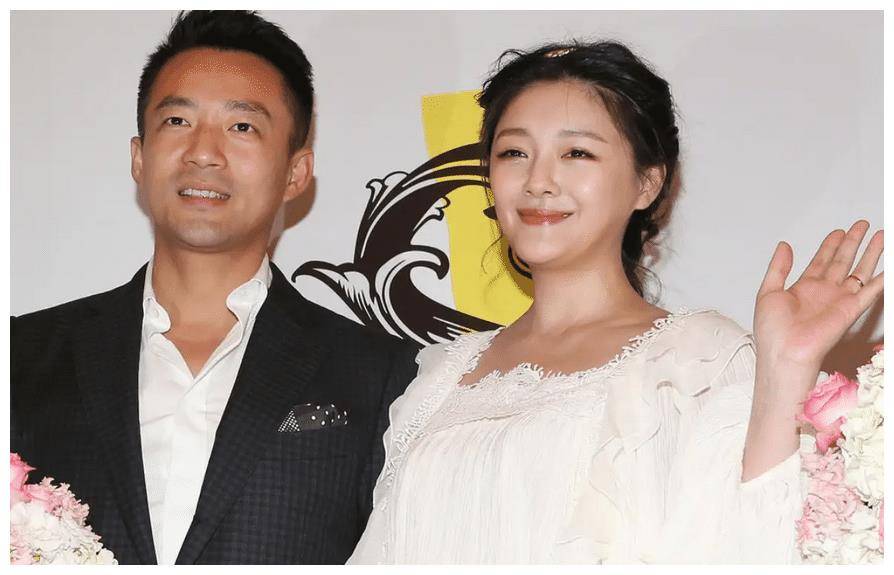 大s否认买礼送现任曝前夫家暴汪小菲否认晒照证买礼送具俊晔