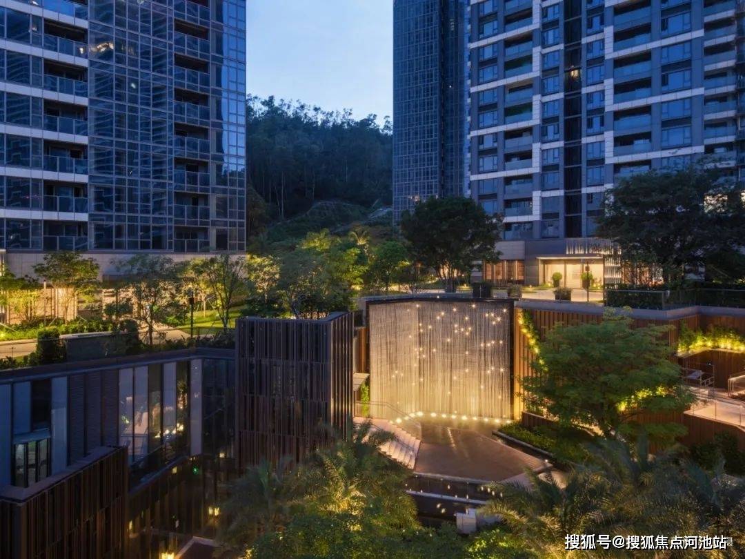 4,主入户大堂:顶奢酒店式入户大堂,石材铺装,打造尊崇的三重归家礼序