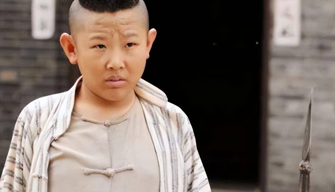 原创演员侯祥9岁停止发育36岁身高不到1米6和妻子同框像母子