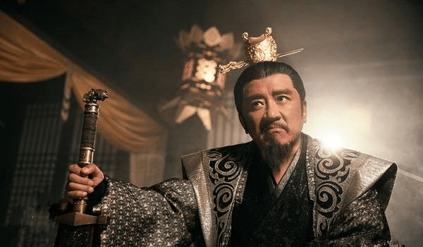 本来是乡里的一个大盗,后来他依附了朱温.