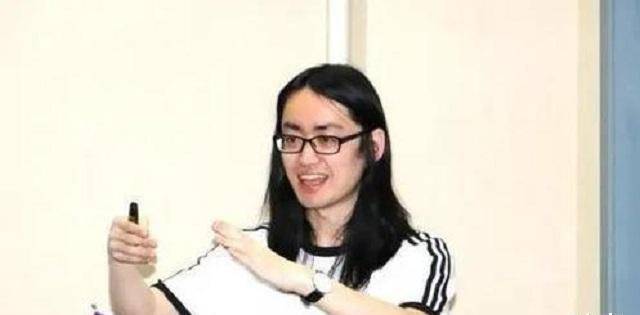 原创网瘾少年陈立杰曾连打三天两夜游戏后自学编程18岁考上清华