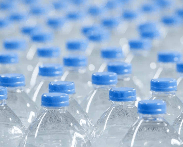 时间的流逝和不断的使用会让塑料容器中的化学成分逐渐疲劳,这时它们