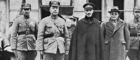 革命时投靠到了盘踞在陕西凤翔一带的地方军阀,靖国军首领郭坚部下