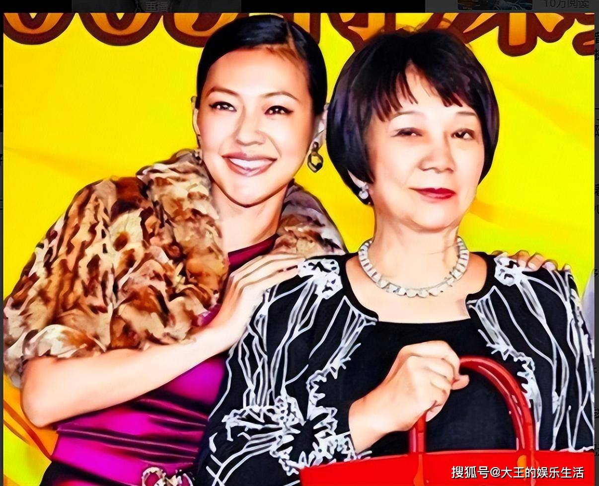 而其中,大小s,阿雅,范晓萱这四位主持人的友谊历程更是引人入胜.