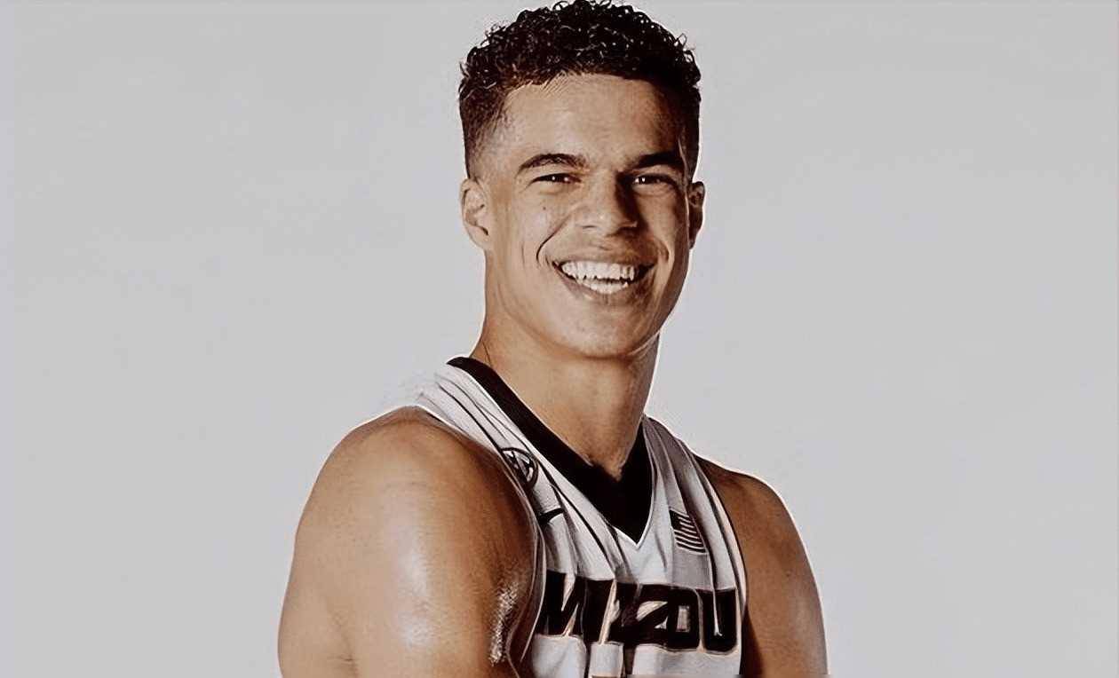 宣布接受椎间盘切除手术这位nba状元的生涯要结束了