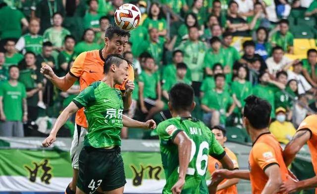 北京国安乐了,客场战山东泰山,对方多主力伤病,关键是马宁吹罚_比赛