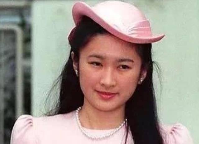 原创笑面狐狸纪子妃为求上位四年生两女后女儿低嫁丢尽王室脸