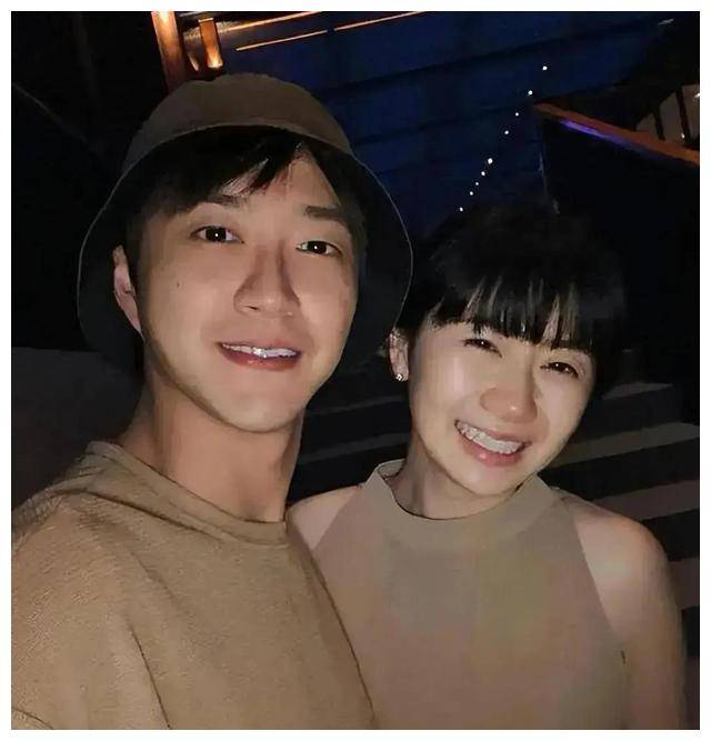 两人经过协商离婚,一双子女由江宏杰抚养.
