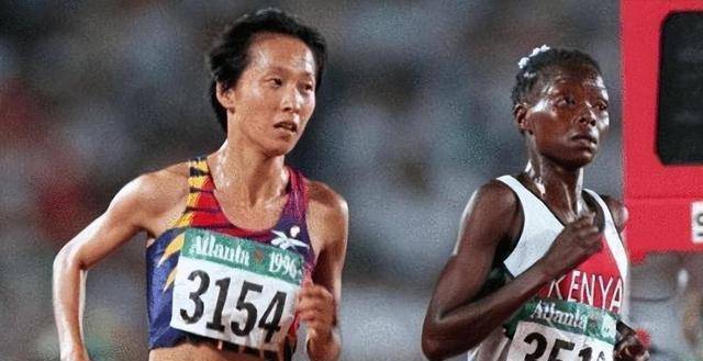 王军霞打破世界纪录并获得奥运金牌.