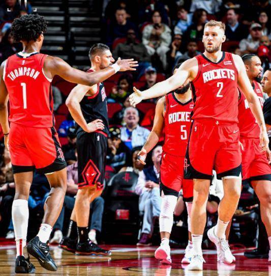 硬汉狄龙助火箭击败公牛队展现团队精神