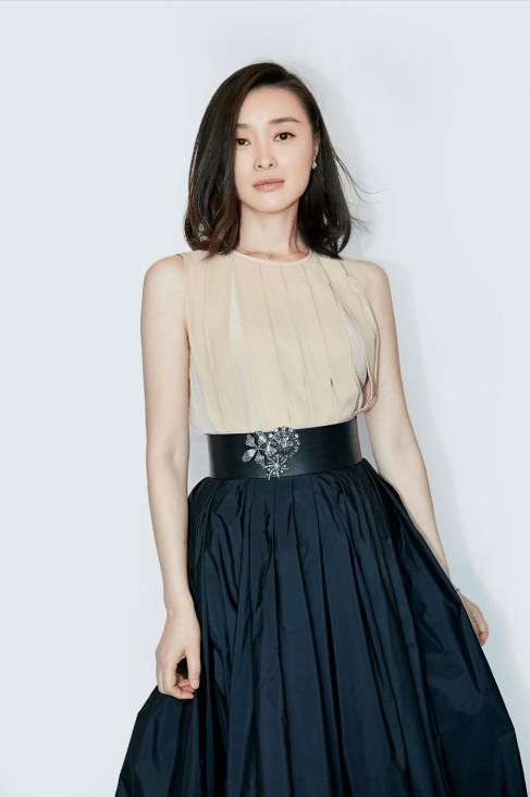 原创吴越真不愧为白玉兰视后满身都是岁月的痕迹但却依然很美