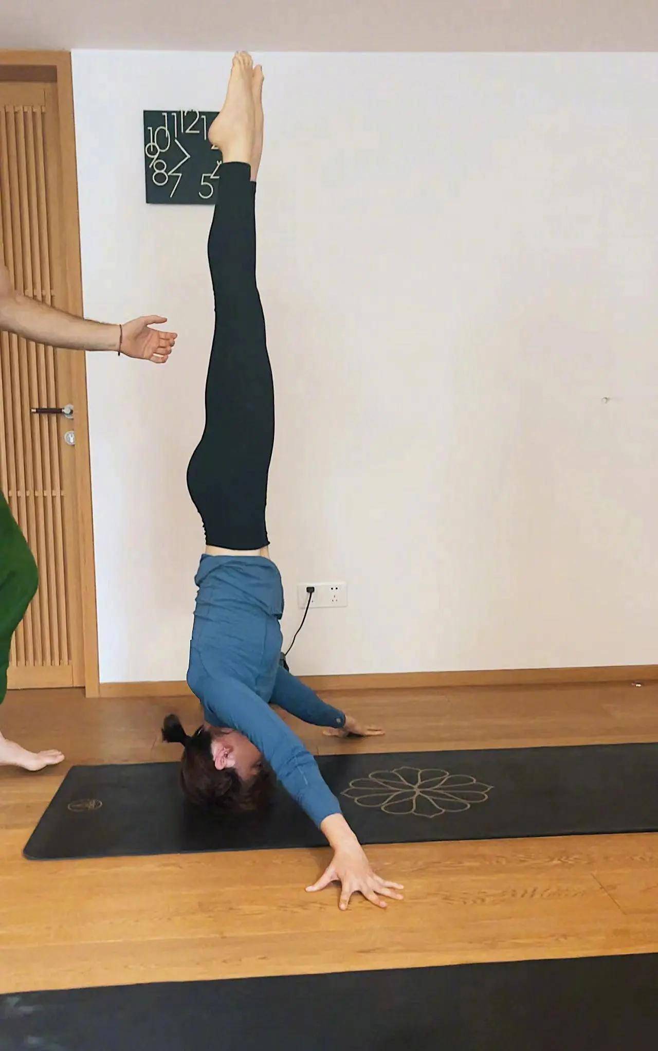 孙俪练习瑜伽自谦不够柔软,太凡尔赛了