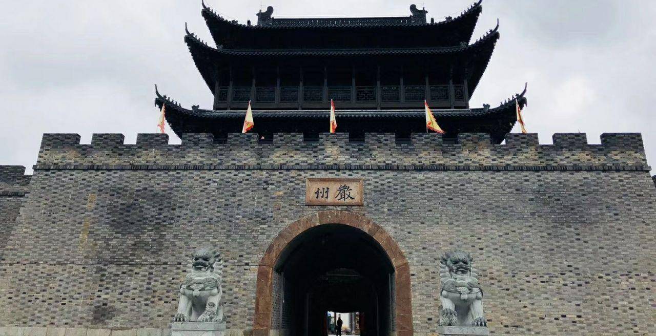 时期,距今已有1700多年的历史,历史文化深厚,它的前身是严州府的府治