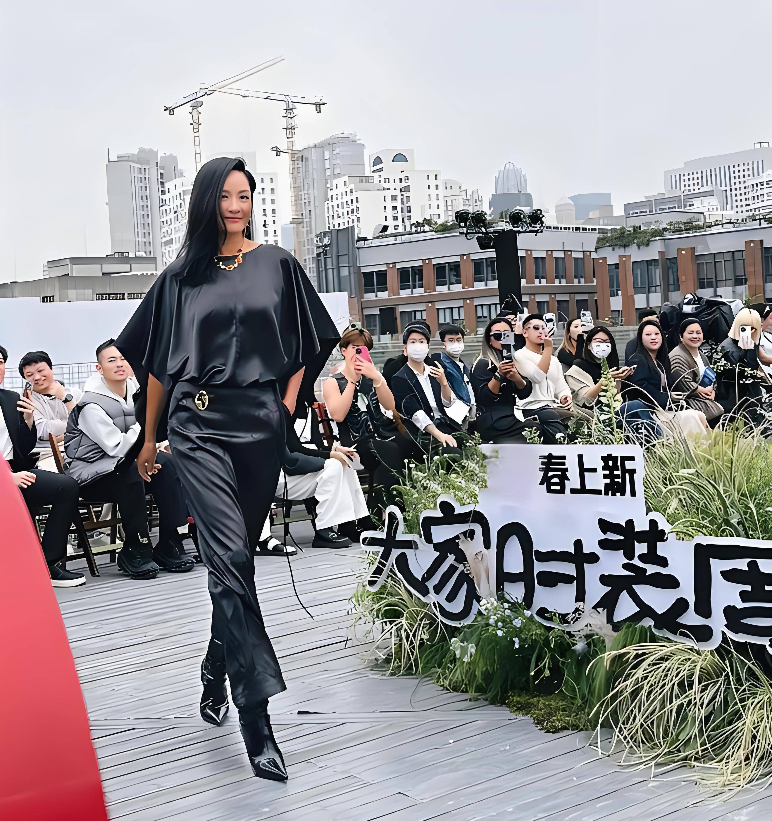 时尚圈惊艳一刻胡兵瞿颖再度合体走秀诠释年龄无界之美