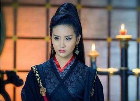 作为新人演员赖雨濛出道不过三年,在花少播出之前,听过她名字的人估计