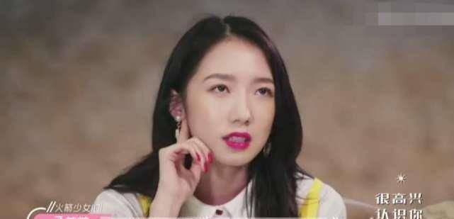 原创吴宣仪的身材是仙女下凡吗从锁骨到脚腕都这么美好像衬衣里面没穿