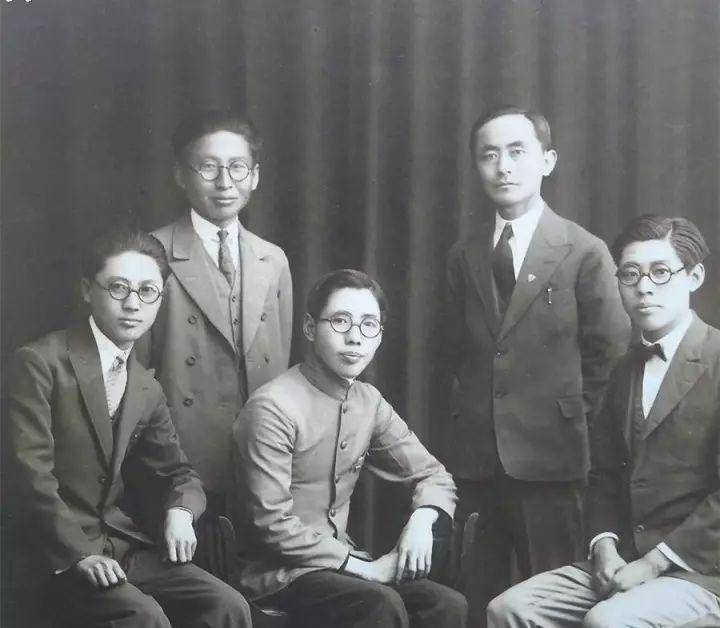 原创相夫教子有何错母亲辛苦供你读十多年书到头来还是回家坐着