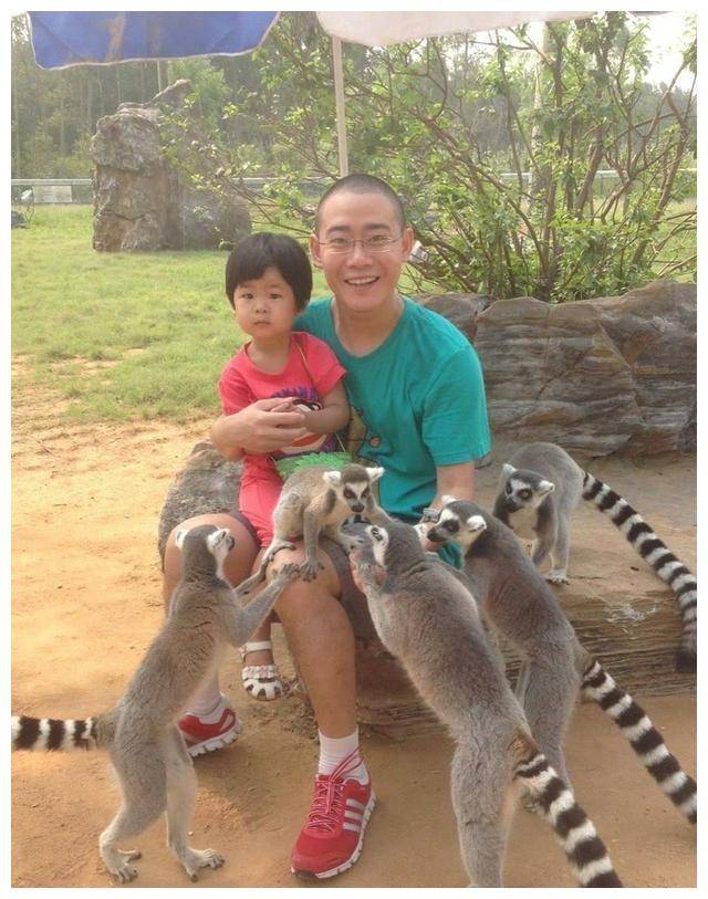 栾云平迎来40岁生日晒儿时照片网友热议副总多年不变