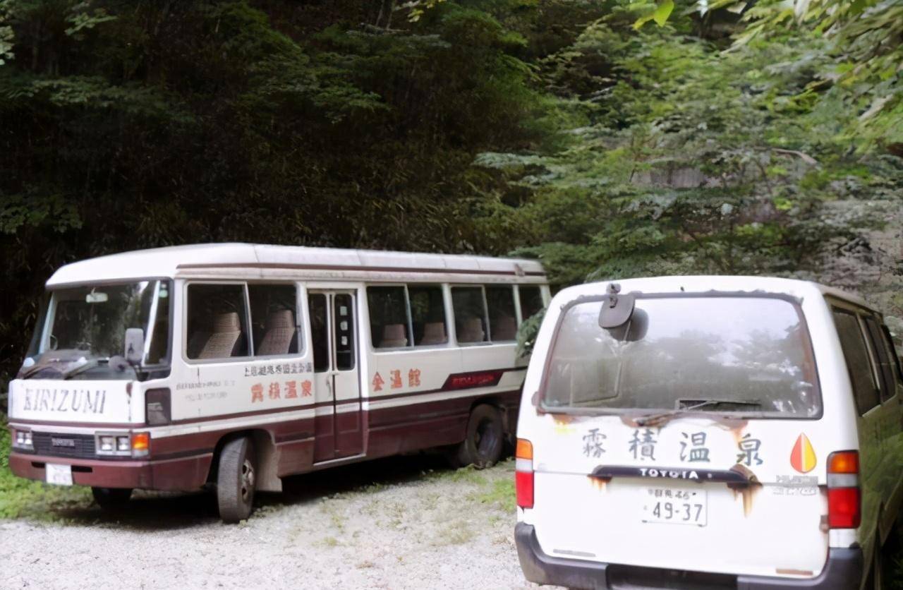 k小姐打算入住的是位于雾积山里的一家温泉旅馆——金汤馆.