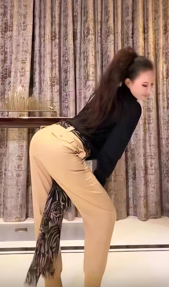 原创李玟被酒精刺激酒后激情热舞47岁也火辣动作婀娜蜜桃臀太惊艳
