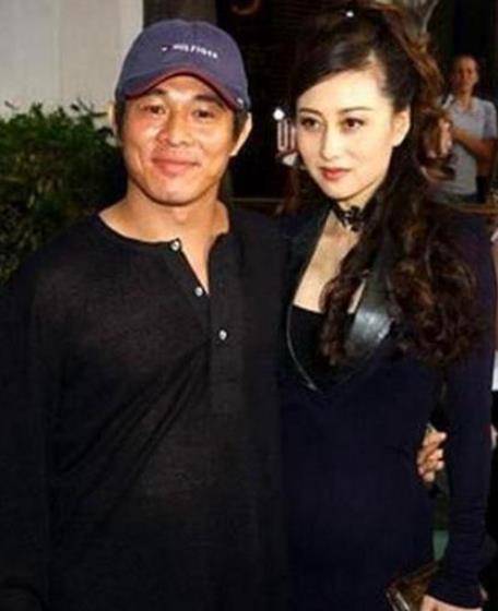 原创李连杰痴迷利智分手正处哺乳期的发妻卖身为利智还债