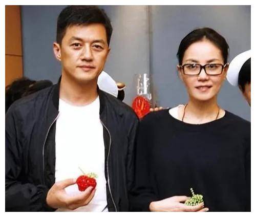李亚鹏老婆独自庆生忙着直播还债笑说还钱开心