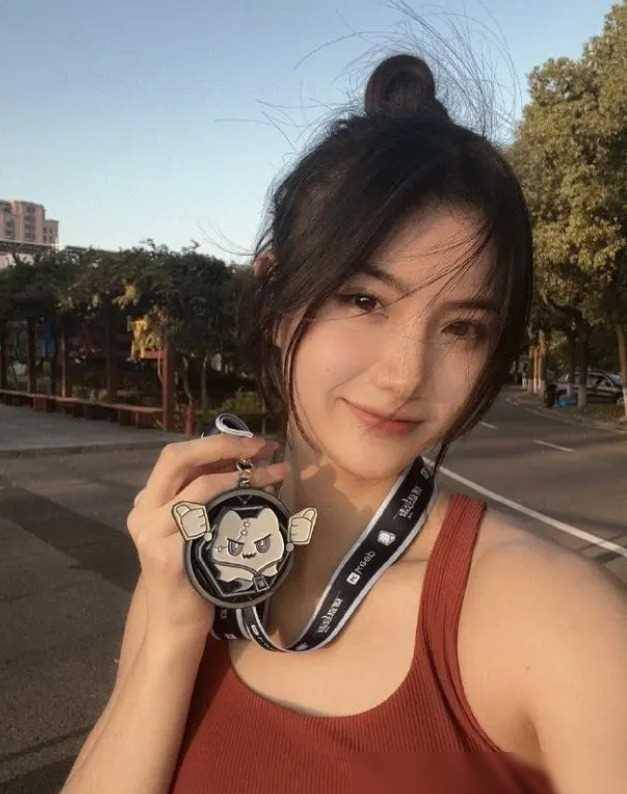 我们田径女神夏思凝南京站60米栏夺冠刷新个人最好成绩