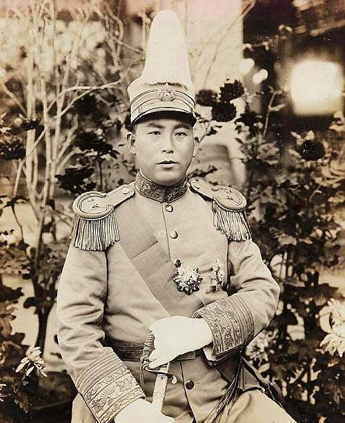 王天栋还有一个弟弟,名叫王天佑,因家贫,兄弟二人读不起书,在帮家里