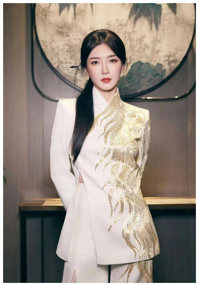 江疏影才华绽放璀璨荧屏风光无限