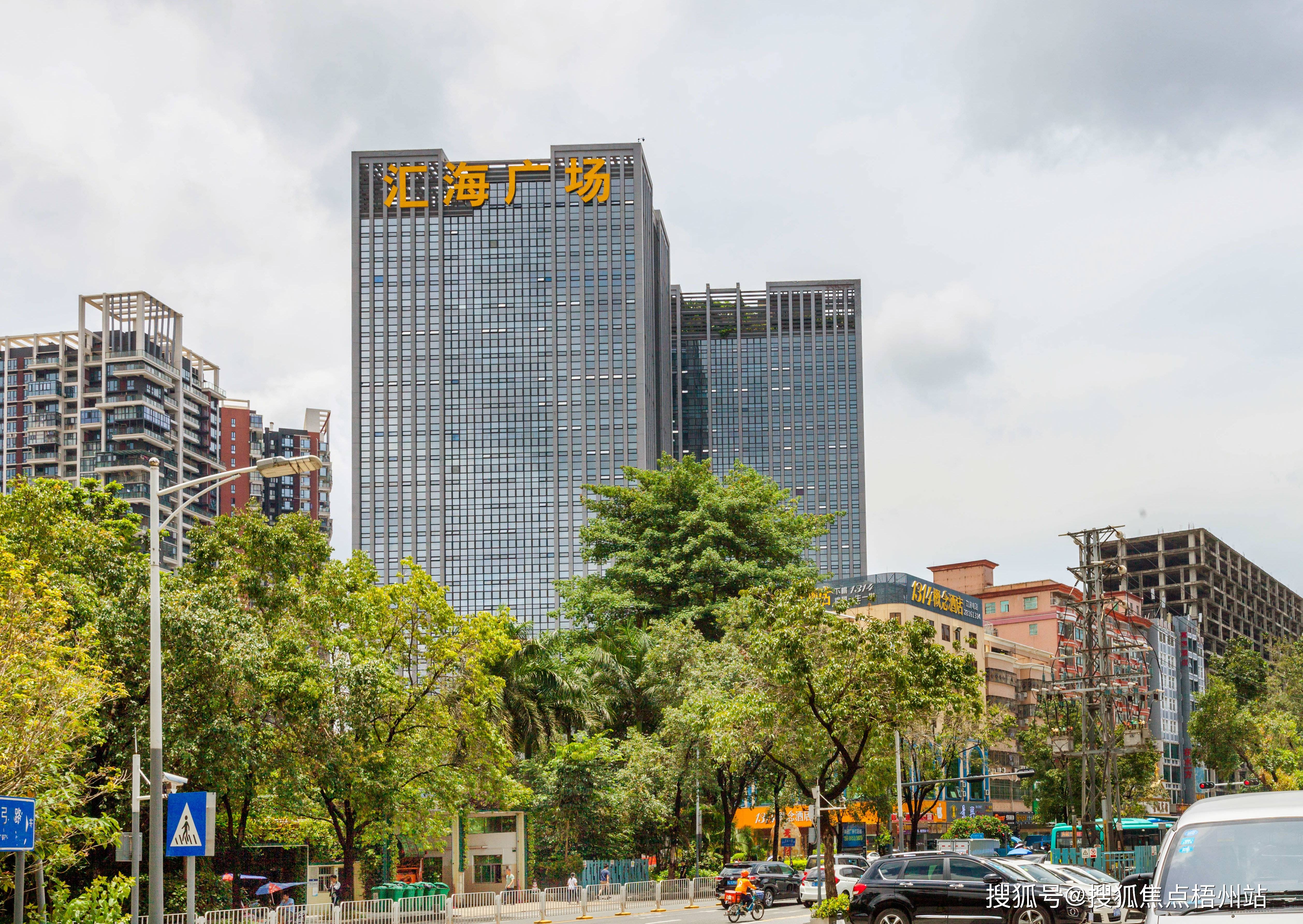 深圳汇海广场租120人独立办公室精装修带家具交通便利可注册