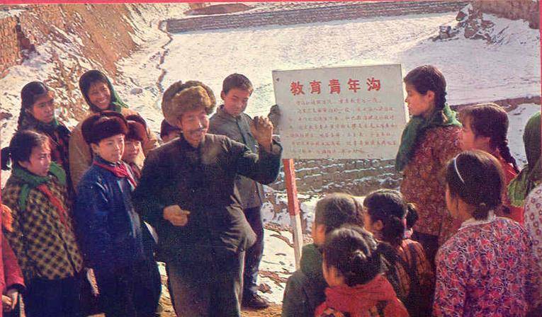 原创实拍1978年的大寨艰苦奋斗热闹非凡图7的场景当时非常罕见