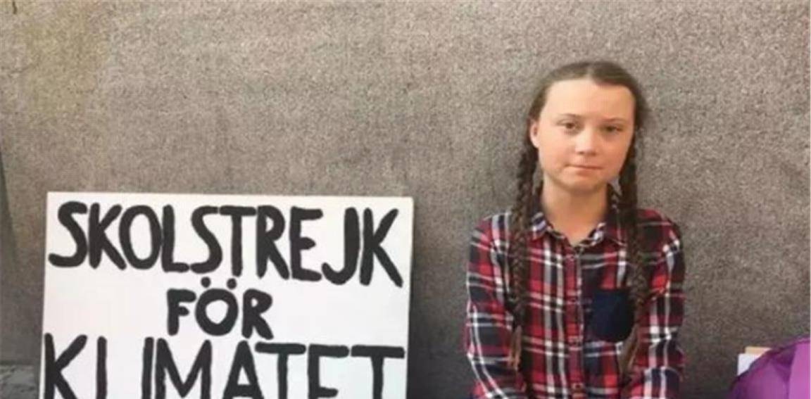 这位环保少女便是格蕾塔·桑伯格,近两年新崛起的一位瑞典"网红".