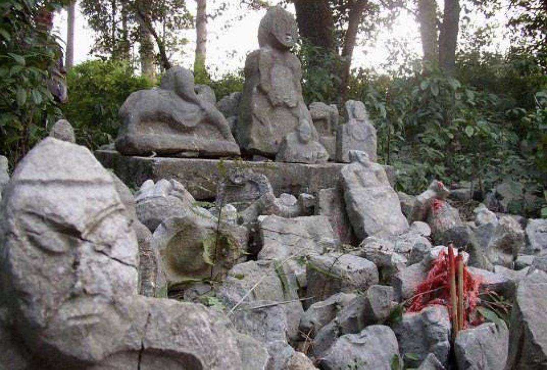原创湖南一偏僻山村的奇异雕塑八百年来怪事连连连科学都无法解释