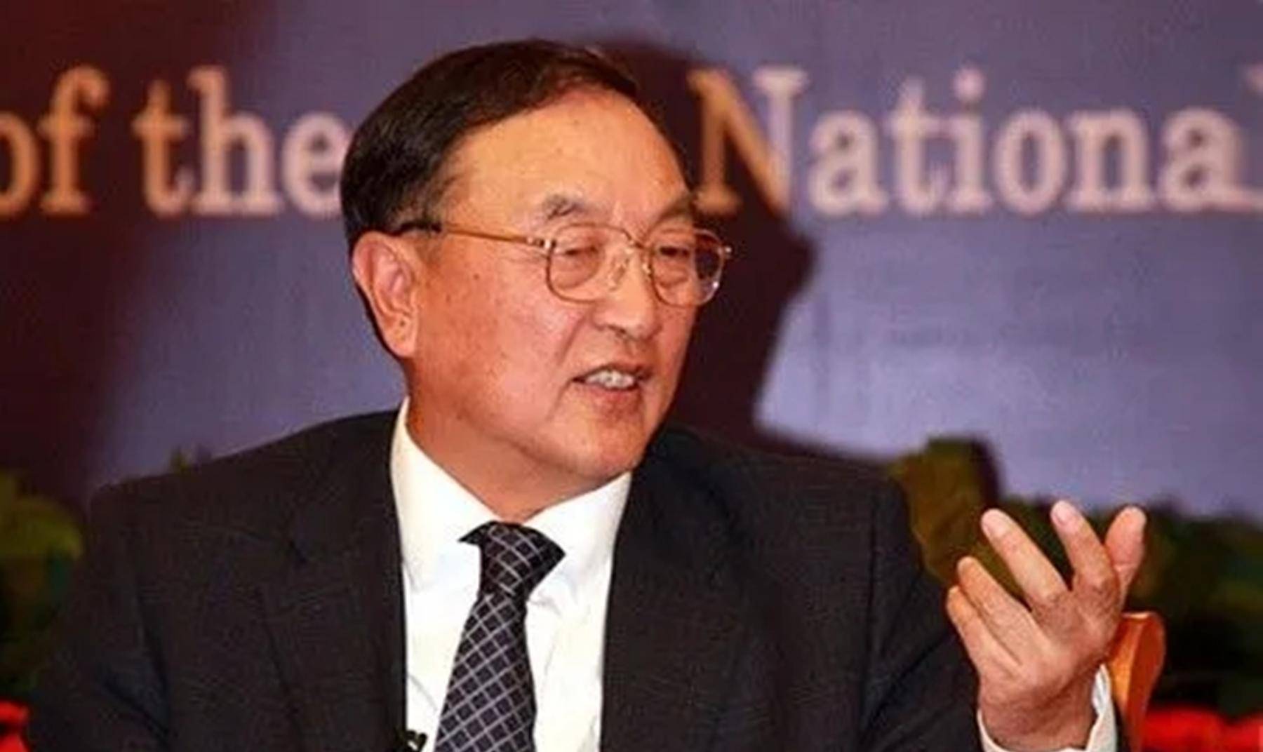 联想公司在柳传志的带领下越战越勇,成为了中国人为之骄傲的科技企业.