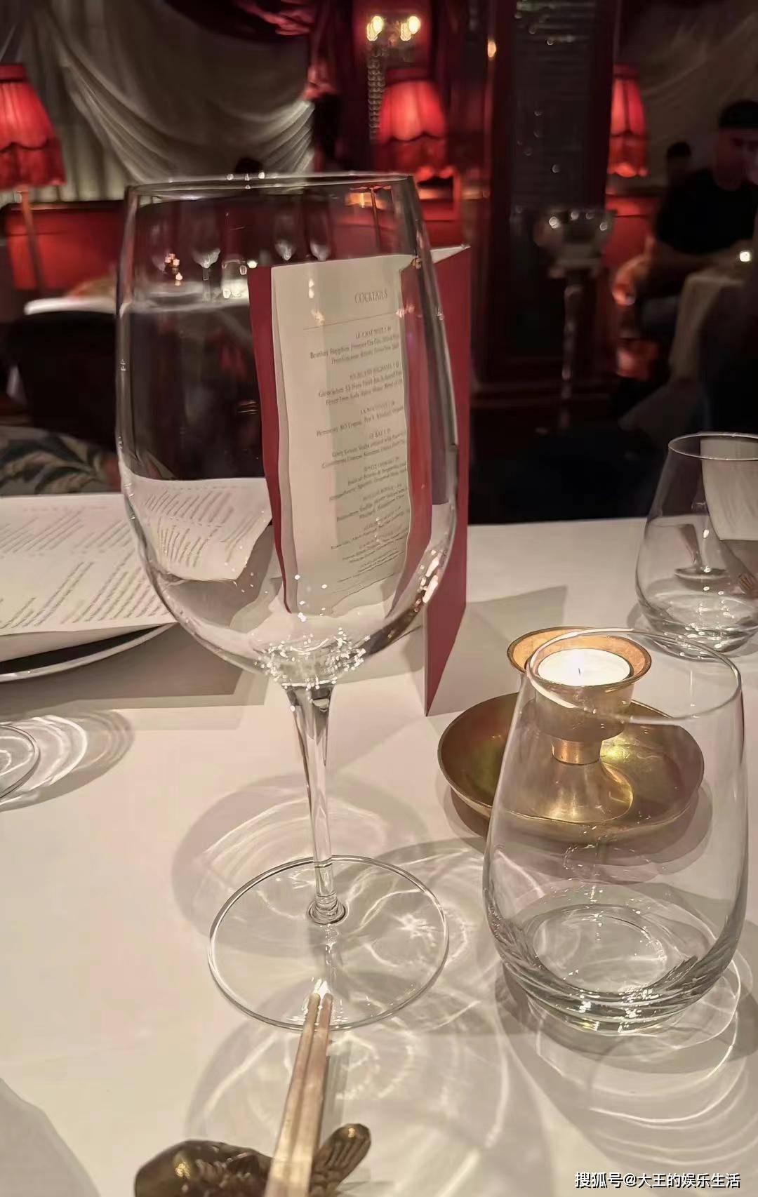 原创李湘又上热搜不顾时差飞往伦敦看王诗龄鱼子酱晚餐引发热议