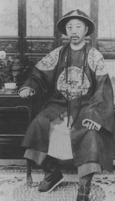 婉贞成为了醇郡王奕譞的小妾,婚后不久,婉贞就生下了儿子爱新觉罗·载